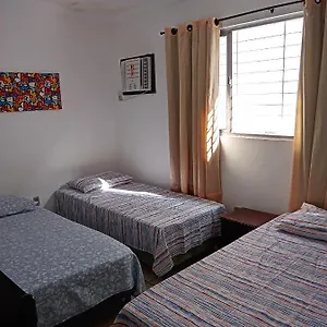  Quarto em Acomodações Particulares Casa Rosarinho 1- - Quartos Com Banheiros Exclusivos